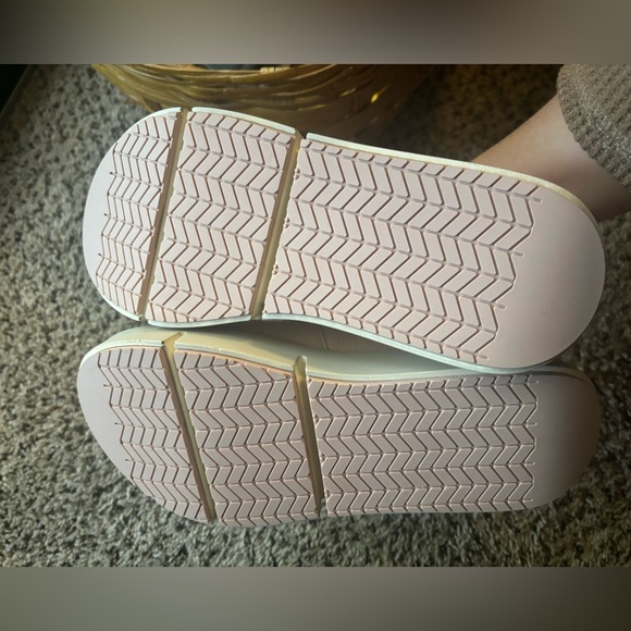 NWT Naked Feet Princeton Sneakers in Rosette - Picture 4 of 4